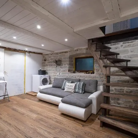 Unique 3 Floor Apartment. Garden, Great Location! Lejlighed Tallinn