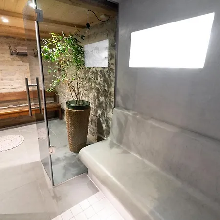 Unique 3 Floor Apartment. Garden, Great Location! Апартаменты