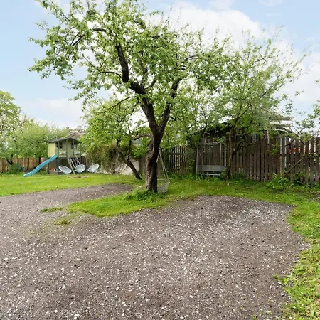 Unique 3 Floor Apartment. Garden, Great Location! Lejlighed *