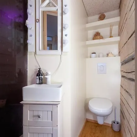 Lejlighed Unique 3 Floor Apartment. Garden, Great Location! *